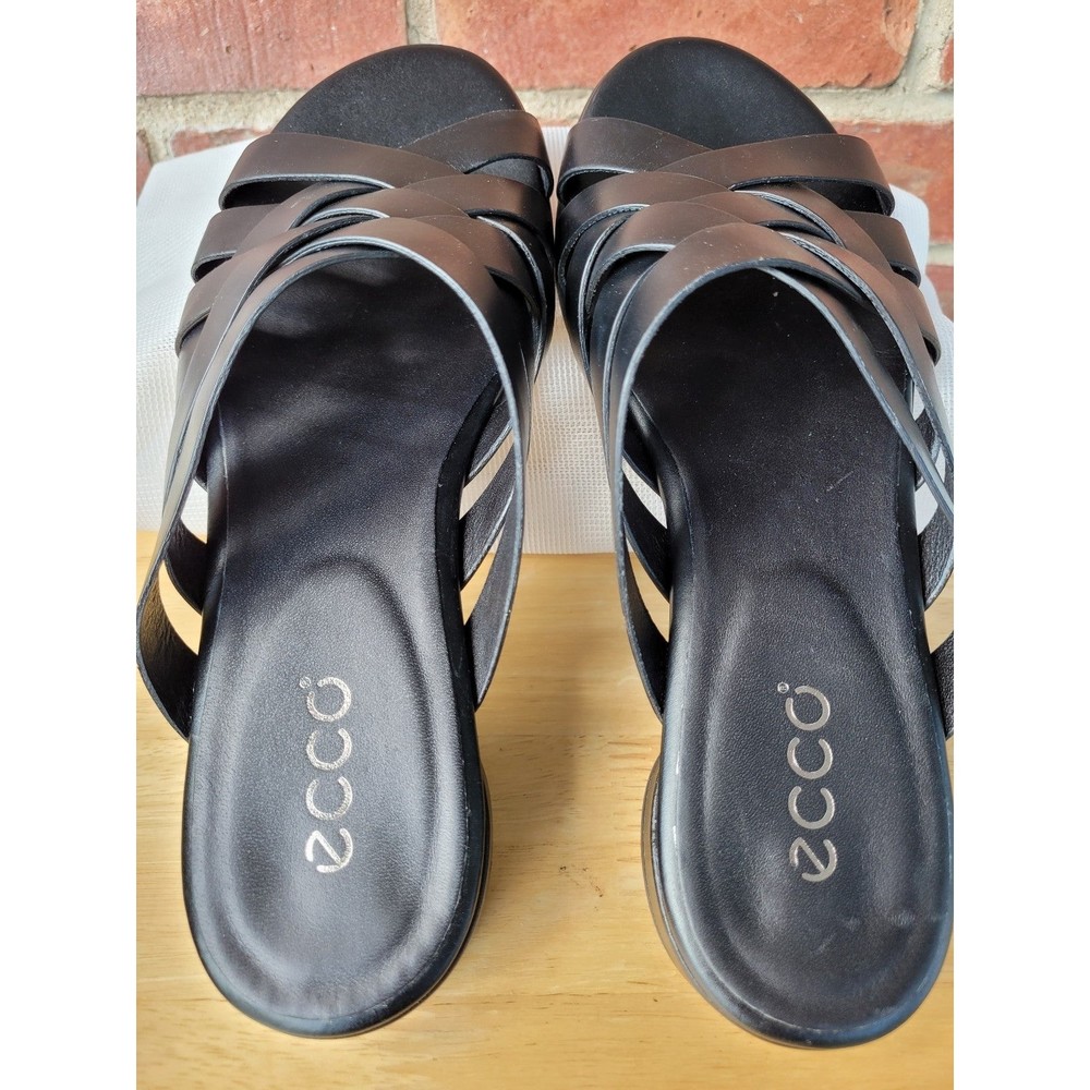 ❤️9 Woman's Ecco Sandals. Black, slip-on sandals❤️ - Picture 8 of 10